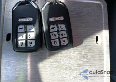 2022 Honda Odyssey Touring z USA, uszkodzony, nr VIN 5FNRL6H85NB018305